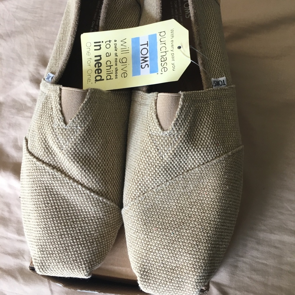 NWT: Toms Classics Tan Men’s Shoe Size 13